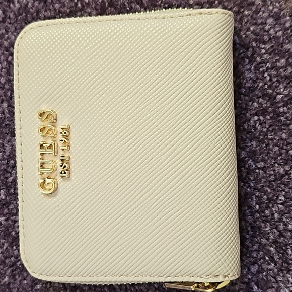 Women's Guess Wallet - Picture 1 of 6